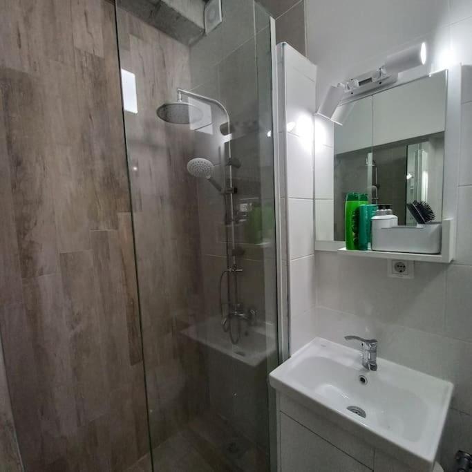 Lovely 1- Bedroom Condo Close To Downtown Skopie Exterior foto